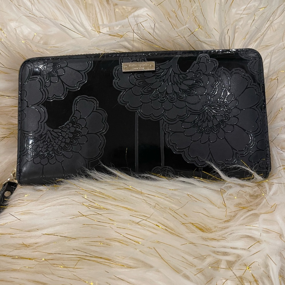 Kate Spade Zippy Wallet Black Embossed